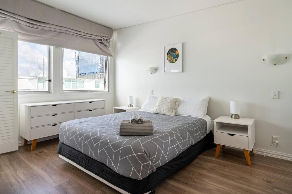 Spacious Penthouse With Spectacular Harbour Views! Auckland Kültér fotó